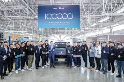 何小鵬與康林松共話未來(lái) 武漢工廠投產(chǎn)在即，奔馳EQS引領(lǐng)穩(wěn)健回報(bào)